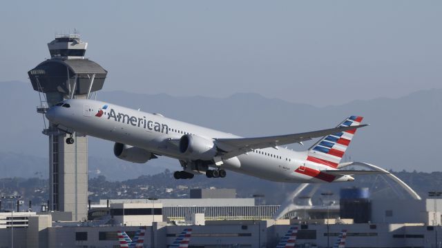 Boeing 787-9 Dreamliner (N841AN) - Departing LAX on 25R