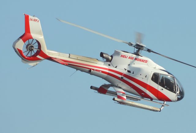 Eurocopter EC-130 (3A-MPJ)