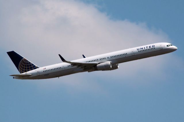 BOEING 757-300 (N75853) - Taken On 03-19-2011