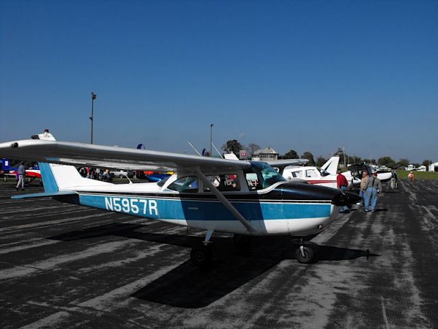 Cessna Skyhawk (N5957R)