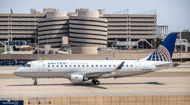 EMBRAER 175 (long wing) (N107SY) - Spotted at KPHX on September 20, 2020