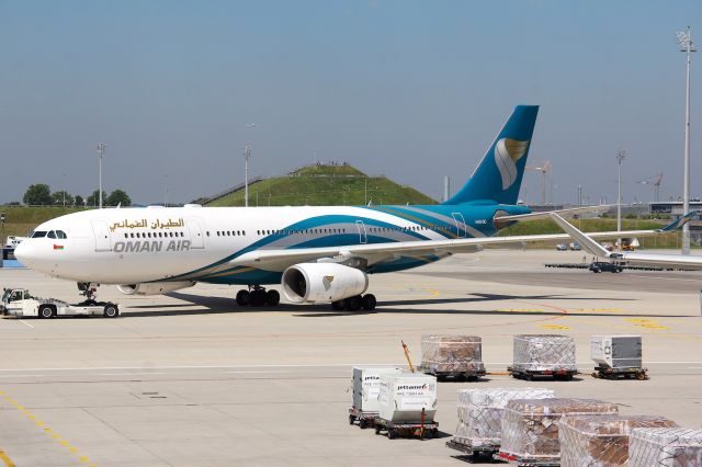 Airbus A330-200 (A4O-DC)