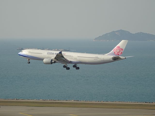 Airbus A330-300 (B-18360)