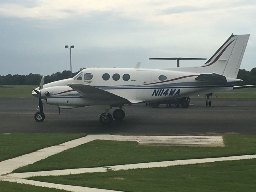 Beechcraft King Air 90 (N114WA)
