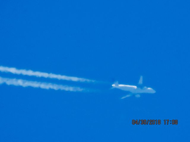 Airbus A320 (N420UA)