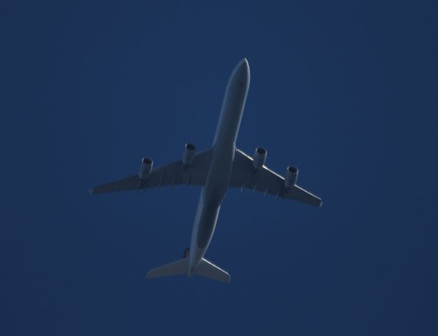 — — - Lufthansa A340-642 (D-AIHF) from Munich to New York in 11,800 ft