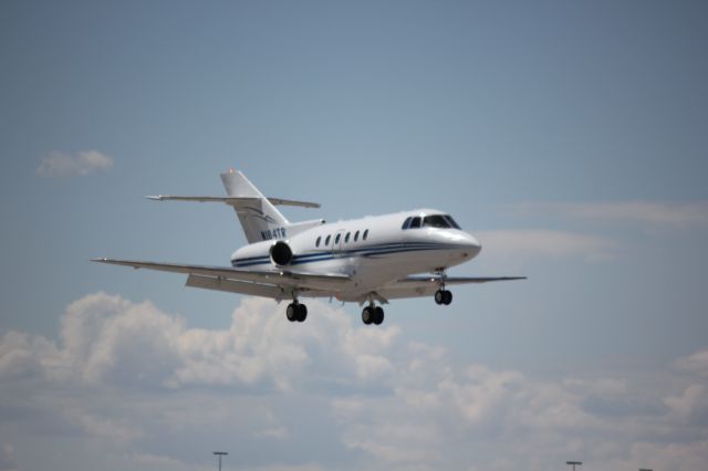 Hawker 800 (N184TR) - Landing on 35L.