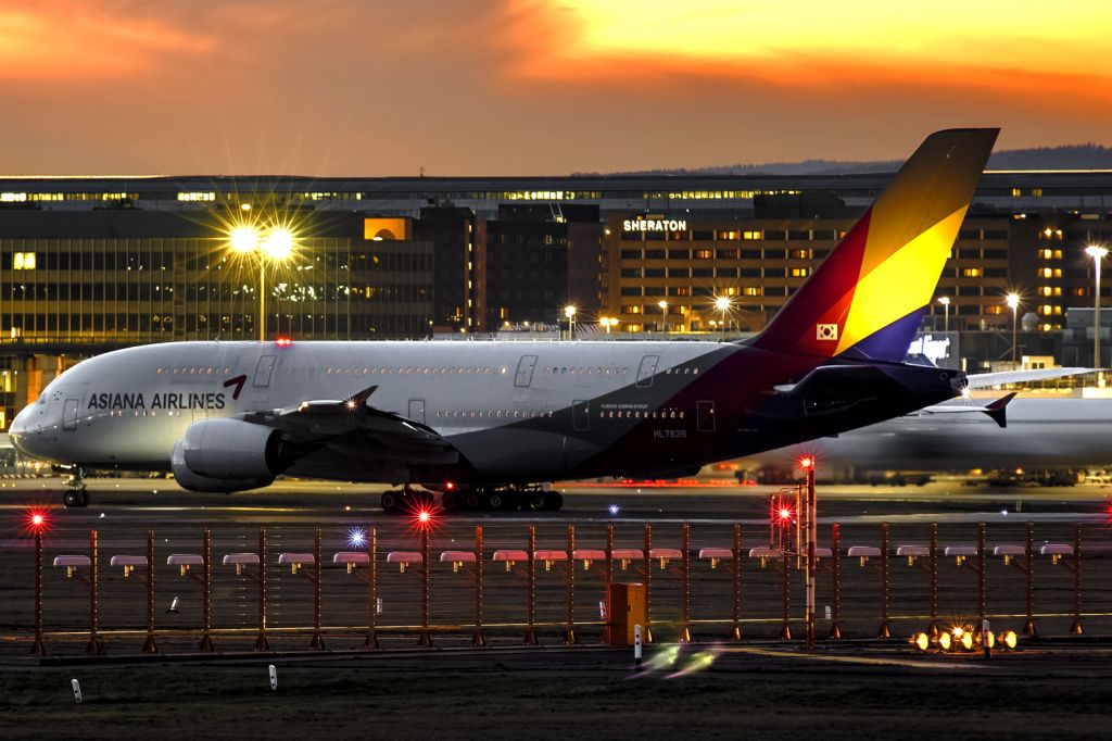 Airbus A380-800 (HL7626) - difficult to snap, far away and dawn