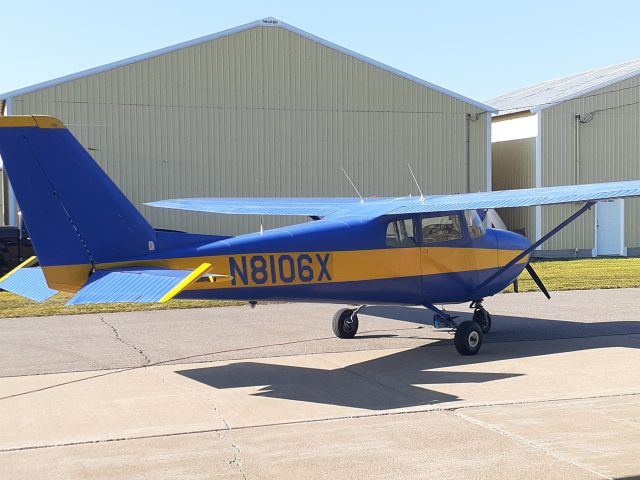 Cessna Skyhawk (N8106X)