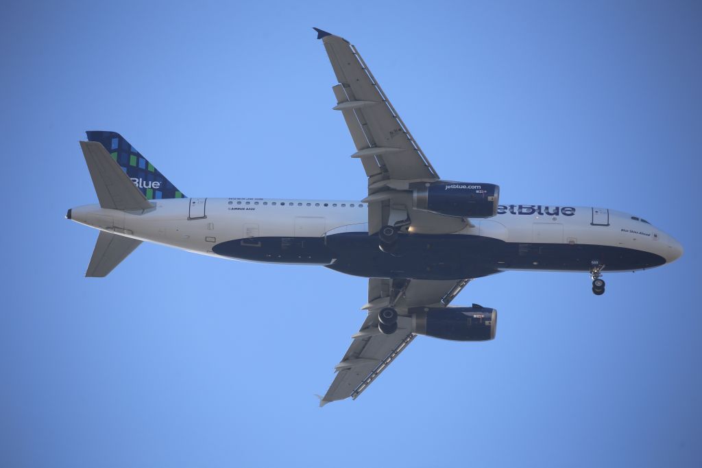 Airbus A320 (N589JB)