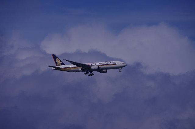 Boeing 777-200 (9V-SRQ)