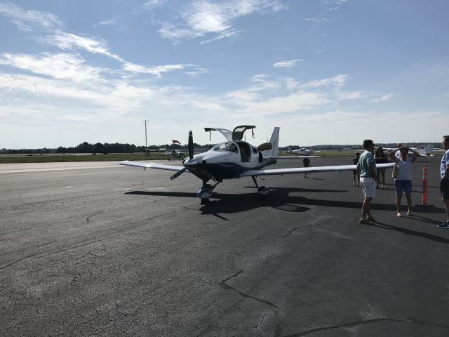 Cessna 350 (N1443T)