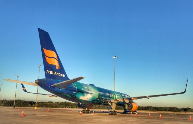 Boeing 757-200 (TF-FIU) - Overnight stay at TPA.