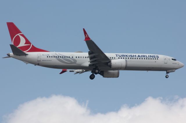 Boeing 737 MAX 9 (TC-LYB)