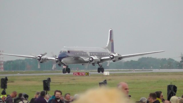 N996DM — - ILA2012 Berlin ( Red Bull )