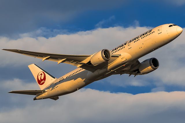 Boeing 787-9 Dreamliner (JA864J)