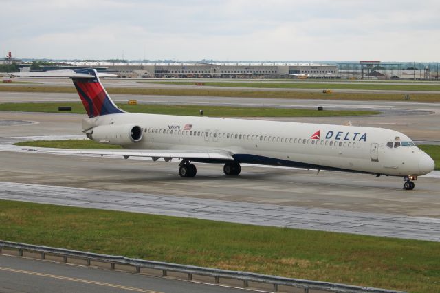 McDonnell Douglas MD-88 (N966DL)