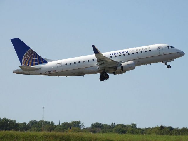 Embraer 175 (N721YX)