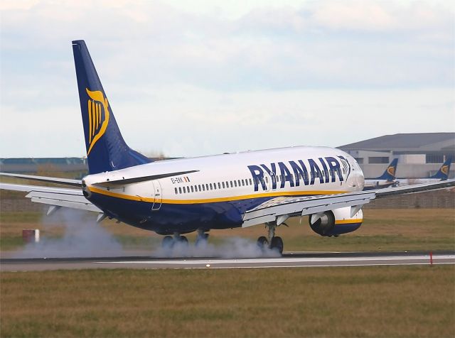 Boeing 737-800 (EI-EKK) - Arriving at Dublin, Ireland on delivery Feb 12th 2010