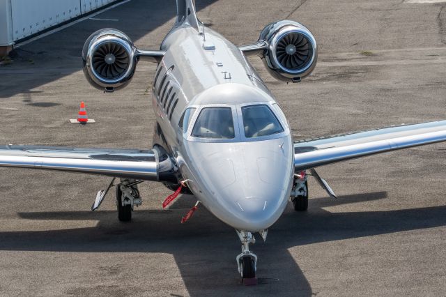 Embraer Phenom 300 (OK-STS)