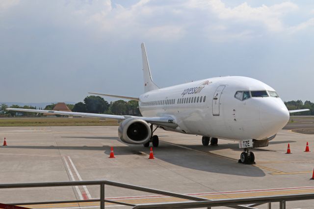 Boeing 737-700 (PK-TZE)