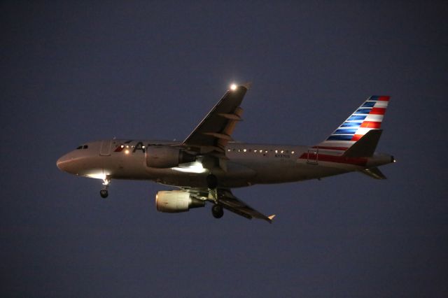 Airbus A319 (N737US)