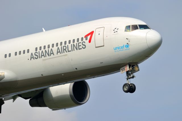 BOEING 767-300 (HL7515)