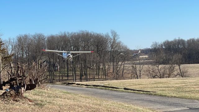 N7537B — - Short Final Runway 33