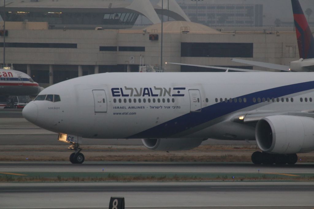 Boeing 777-200 (4X-ECE)