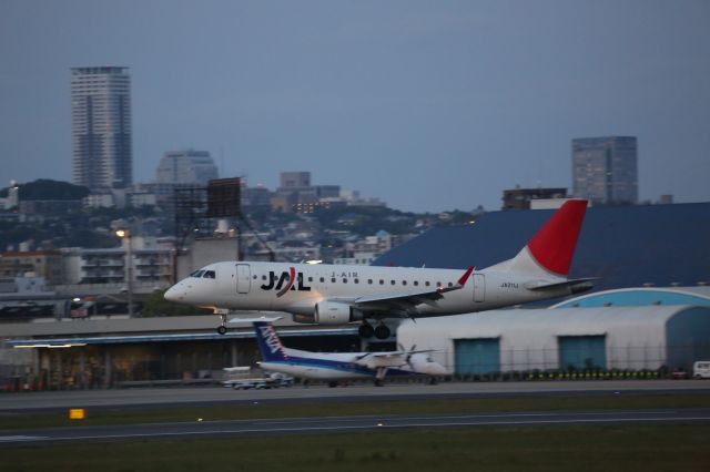 Embraer 170/175 (JA211J)