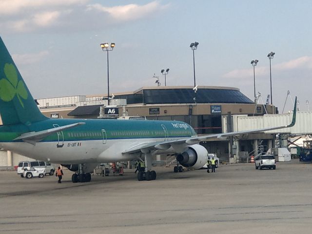 Boeing 757-200 (EI-LBT) - April 11, 2018