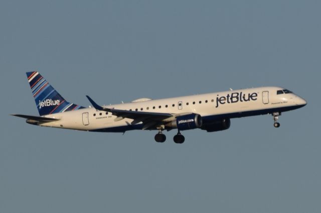 Embraer ERJ-190 —