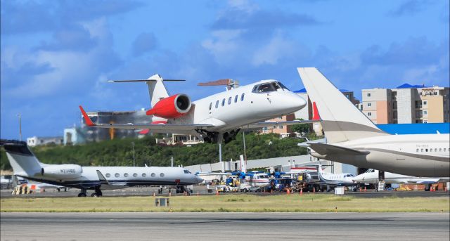 Learjet 60 (N24GU) - N24GU rolling out in style from St Maarten