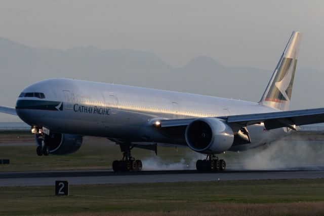 BOEING 777-300ER (B-KQJ)