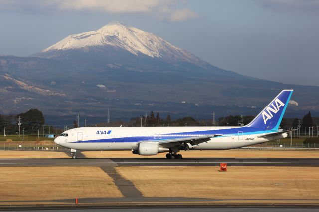 BOEING 767-300 (JA8342)