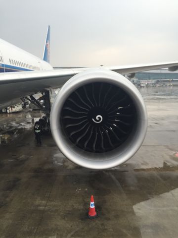 BOEING 777-300ER (CSN600) - The powerful engine of Boeing 777-300ER