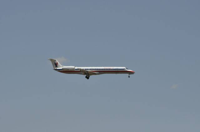 Embraer ERJ-145 (N683AE)