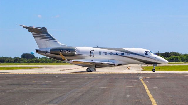 Embraer Legacy 550 (N550EL)