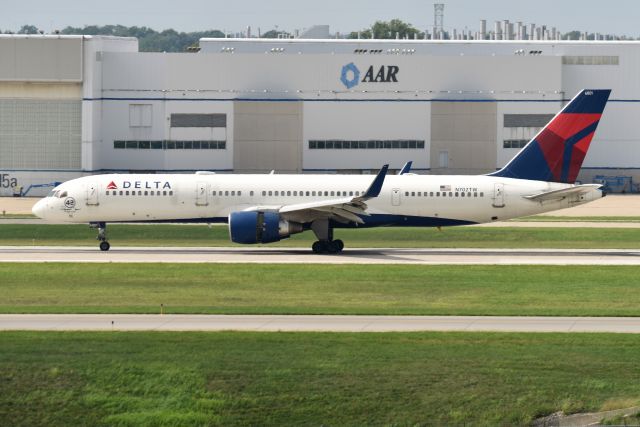 Boeing 757-200 (N702TW) - SEA-IAD flight 1681 Diversion 08-29-30 rolling out on 23-R. Mariano Rivera Hall of Fame New York Yankees baseball player. Not sure when this aircraft got that sticker on the nose, but I had never seen a pic of that before.