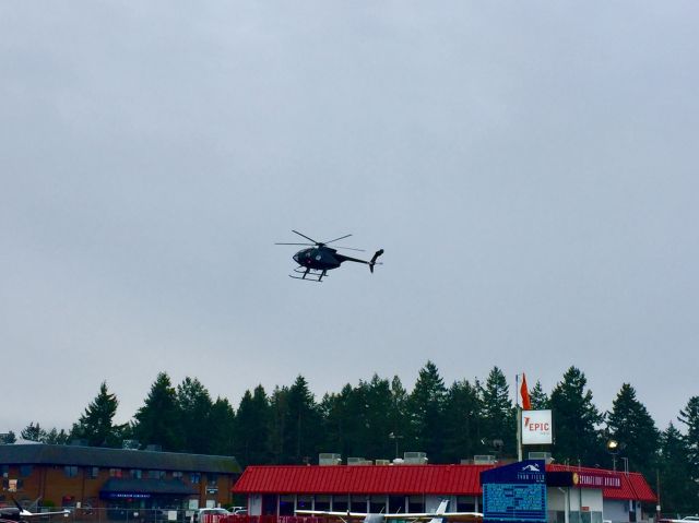 Robinson R-44 (N444NW) - 4-November Whisky (appropriately) arrives over the Top Gun Bar & Grill to land at Thun Field.