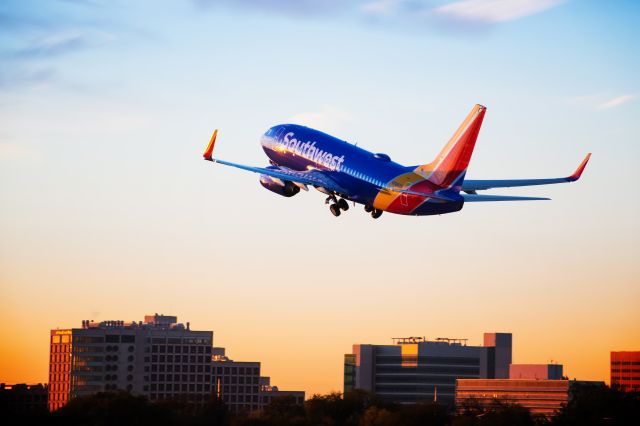 Boeing 737-700 (N7863A) - N7863A departs just after dawn for MSY