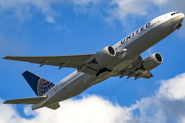 Boeing 777-200 (N792UA)