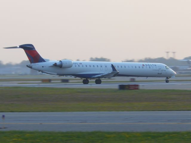 Canadair Regional Jet CRJ-900 (N311PQ)