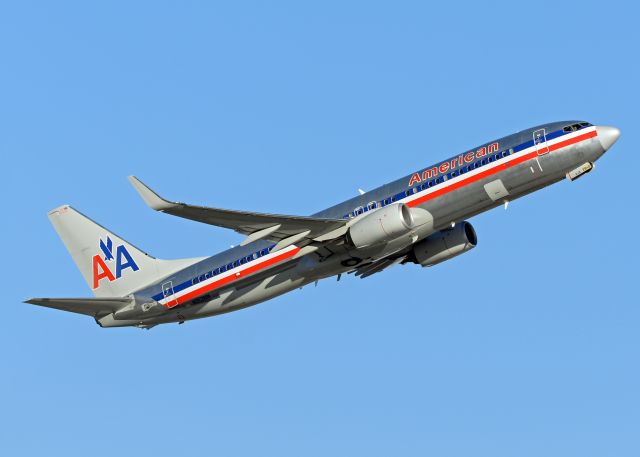 Boeing 737-800 (N913NN)