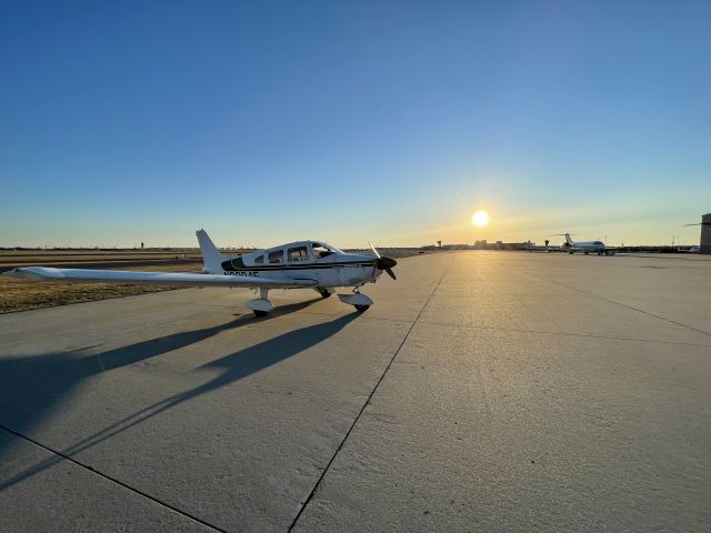 Piper Cherokee (N3894F)