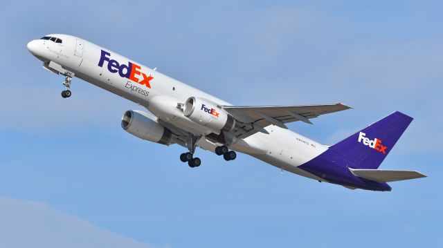 Boeing 757-200 (N944FD) - FedEx Boeing 757-200F (N944FD) departs KRDU Rwy 23R on 1/11/2023 at 12:30 pm.