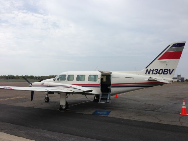 Piper Navajo (N130BV)