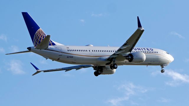 Boeing 737 MAX 9 (N27509) - BOE109 makes a missed approach to Rwy 16R during a C1 flight from KBFI on 11.27.18. (ln 7253 / cn 43443).