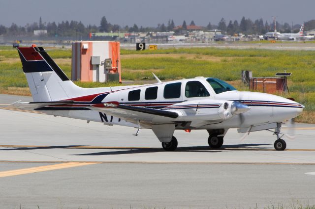 Beechcraft Baron (58) (N77NW)