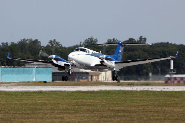 Beechcraft Super King Air 350 (N867UP) - Wheels Up - GAJ867, Textron/Beechcraft Super King Air 350, N867UP, c/n FL-1098 departing KTOL on Sunday 27 Aug 2017 en route to Cincinnati Municipal Airport, OH (KLUK).